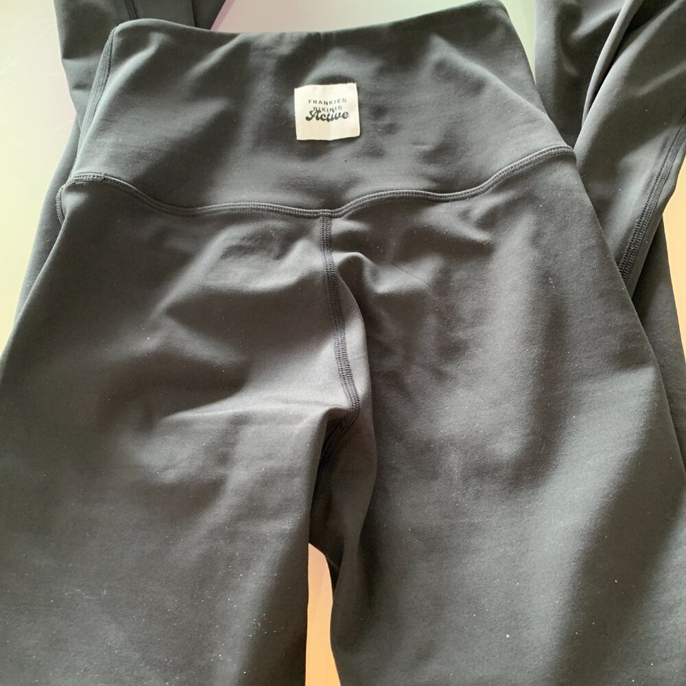 BNWT FRANKIE'S ACTIVE BIKINIS Zippy Flare Legging and Sports Bra Top 2PCS SET XS - Picture 9 of 15